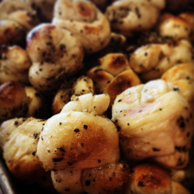 Garlic Knot (ea).